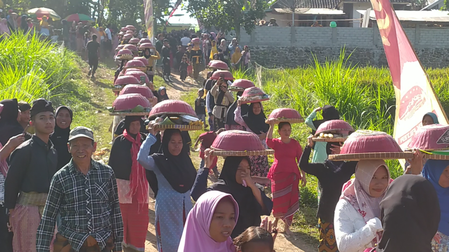 Ritual Ngalun Aik Cara Suku Sasak Lombok Hadapi Musim Kemarau Jurnal