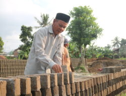 Belasan Menabung, Buruh Batu Bata Di Lombok Naik Haji