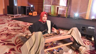 Dekranasda NTB Apresiasi Seluruh Penenun Perempuan di NTB