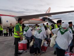  Sebanyak 393 jemaah haji Kloter Pertama embarkasi Lombok Terbang Ke Madinah