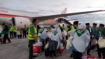  Sebanyak 393 jemaah haji Kloter Pertama embarkasi Lombok Terbang Ke Madinah