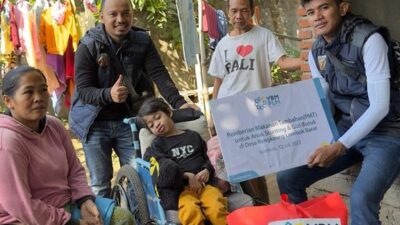 Peduli, Komunitas Romli Berikan Paket Bantaun Puluhan Anak Alami Stunting