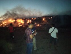 Tempat Pembuangan Sampah di Gili Trawangan Terbakar