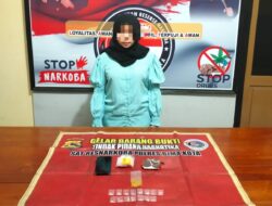 Wanita Berparas Cantik di Bima Bawa 15 Poket Sabu