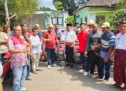 Asyik, Kelompok Tani Lombok Timur Dapat Bantuan Hand Traktor Merah dari Rachmat Hidayat