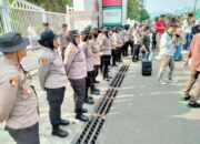 Kawal Aksi Unjuk Rasa, Ratusan Personel Polresta Mataram Kedepankan Humanis