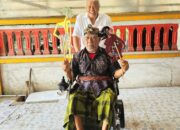 Peduli Tokoh Budaya, Rachmat Hidayat Beri Bantuan Kursi Roda Elektrik untuk Lalu Nasib AR