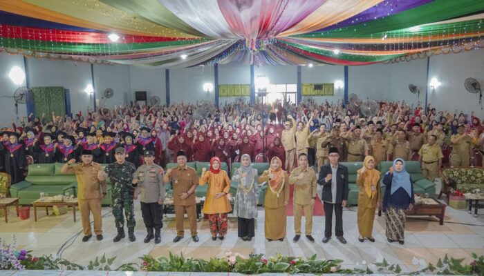 Wisuda Sekolah Orang Tua Hebat di Sidayu: Wujudkan Generasi Bebas Stunting!