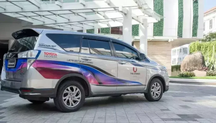 The Stones Hotel-Legian Bali Hadirkan Shuttle Toyota Kijang Innova EV Pertama di Dunia