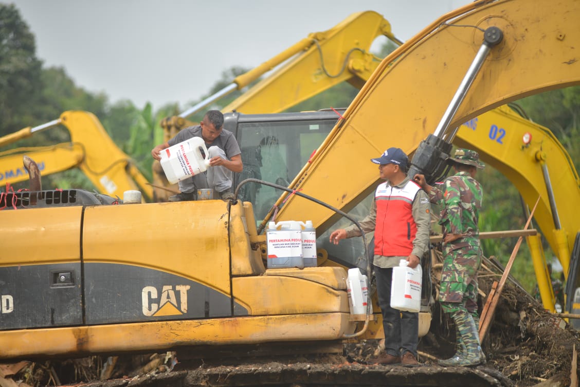 Pertamina Patra Niaga Regional Sumbagut Dukung BBM Alat Berat Tanggap Bencana Sumbar