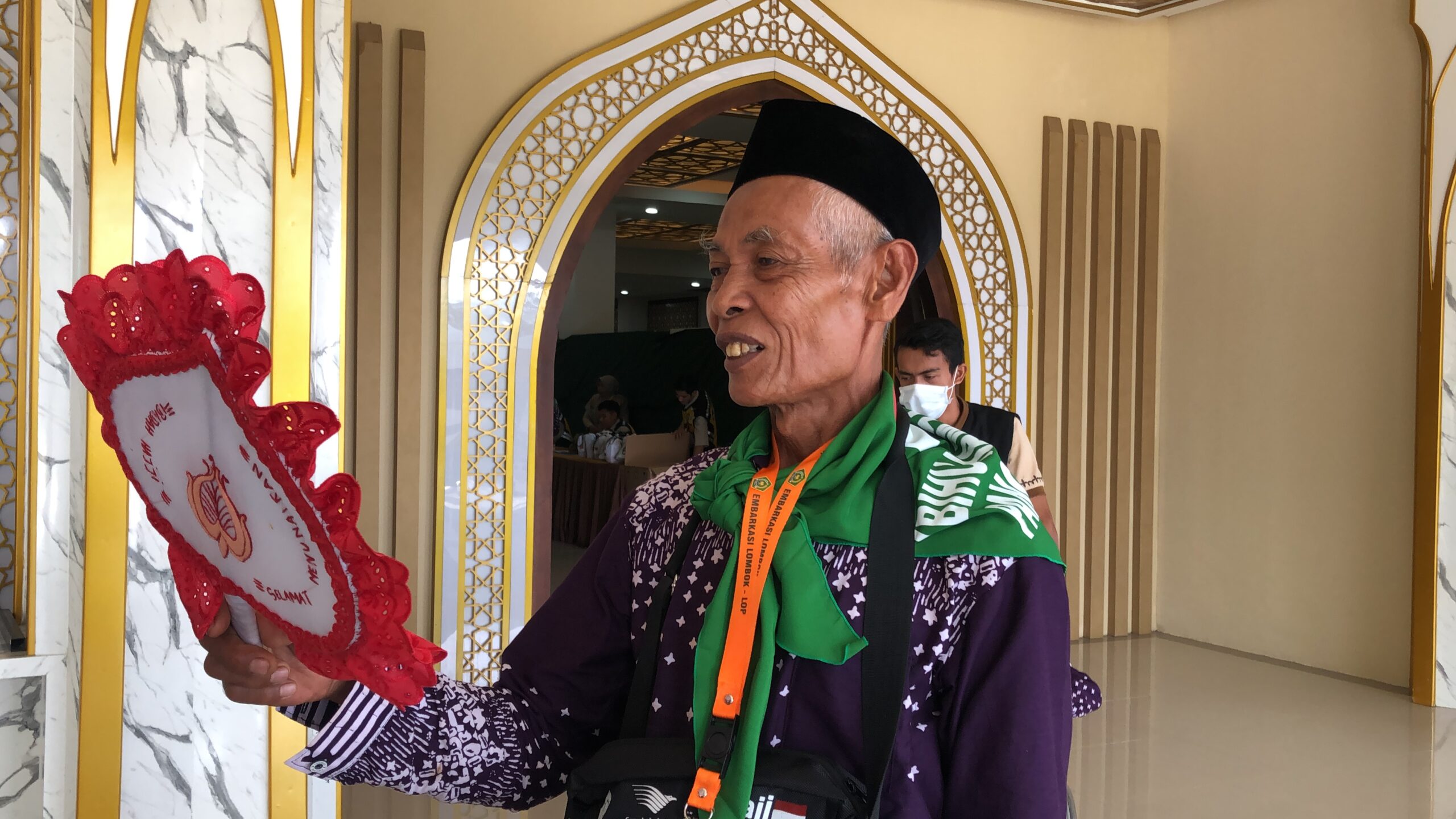 JCH Lombok Timur Bawa Kipas Senjata Hadapi Panas Terik Mekkah
