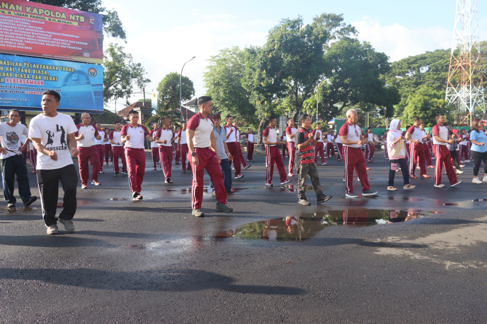 kegiatan olahraga bersama dan coffee morning.