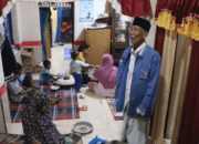 Tukang Gorden Keliling Naik Haji Setelah Menabung Puluhan Tahun