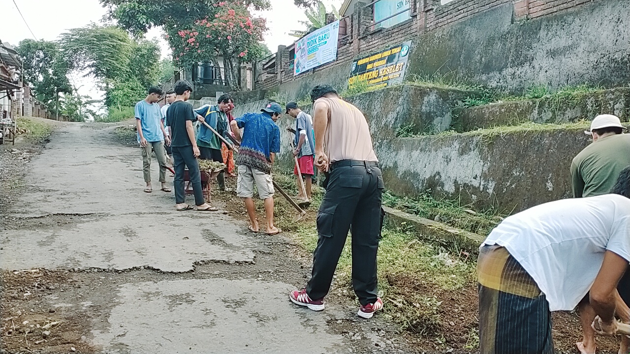 Gotong Royong dan Silaturahmi Polres Lombok Tengah Bersinergi dengan Masyarakat (2)