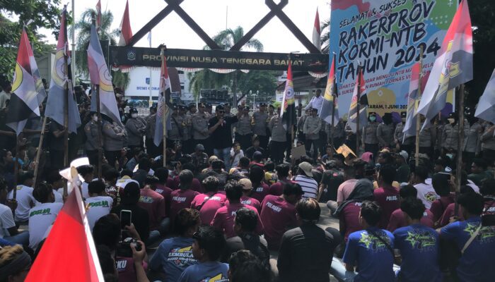 Ribuan Pelaku Seni Kecimol NTB Demo, Tuntut Penindakan Tarian Erotis di Jalan