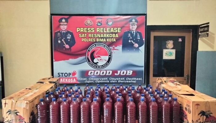 Sat Resnarkoba Polres Bima Kota Gagalkan Peredaran Miras Brem, 72 Botol Disita!