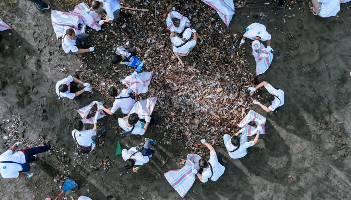 PLN NTB Gelar Aksi Peduli Lingkungan, Bersihkan Pantai dan Sungai di Lombok dan Sumbawa!
