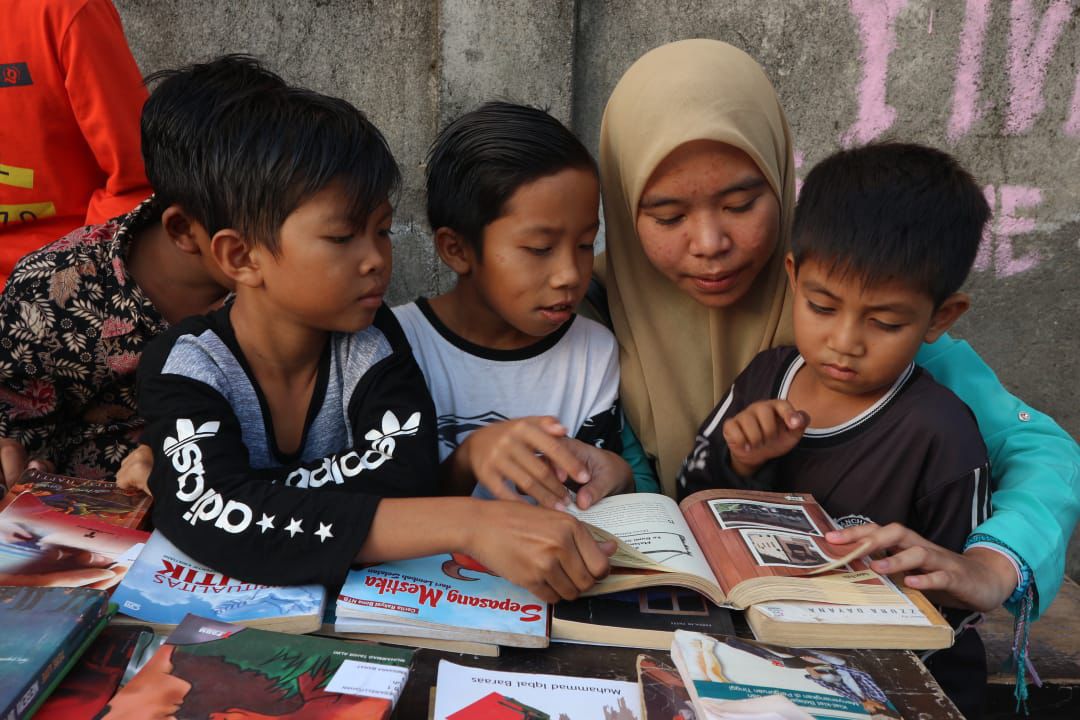 PLN NTB Rayakan Hari Anak Sedunia dengan Digitalisasi Perpustakaan dan Sekolah Alam