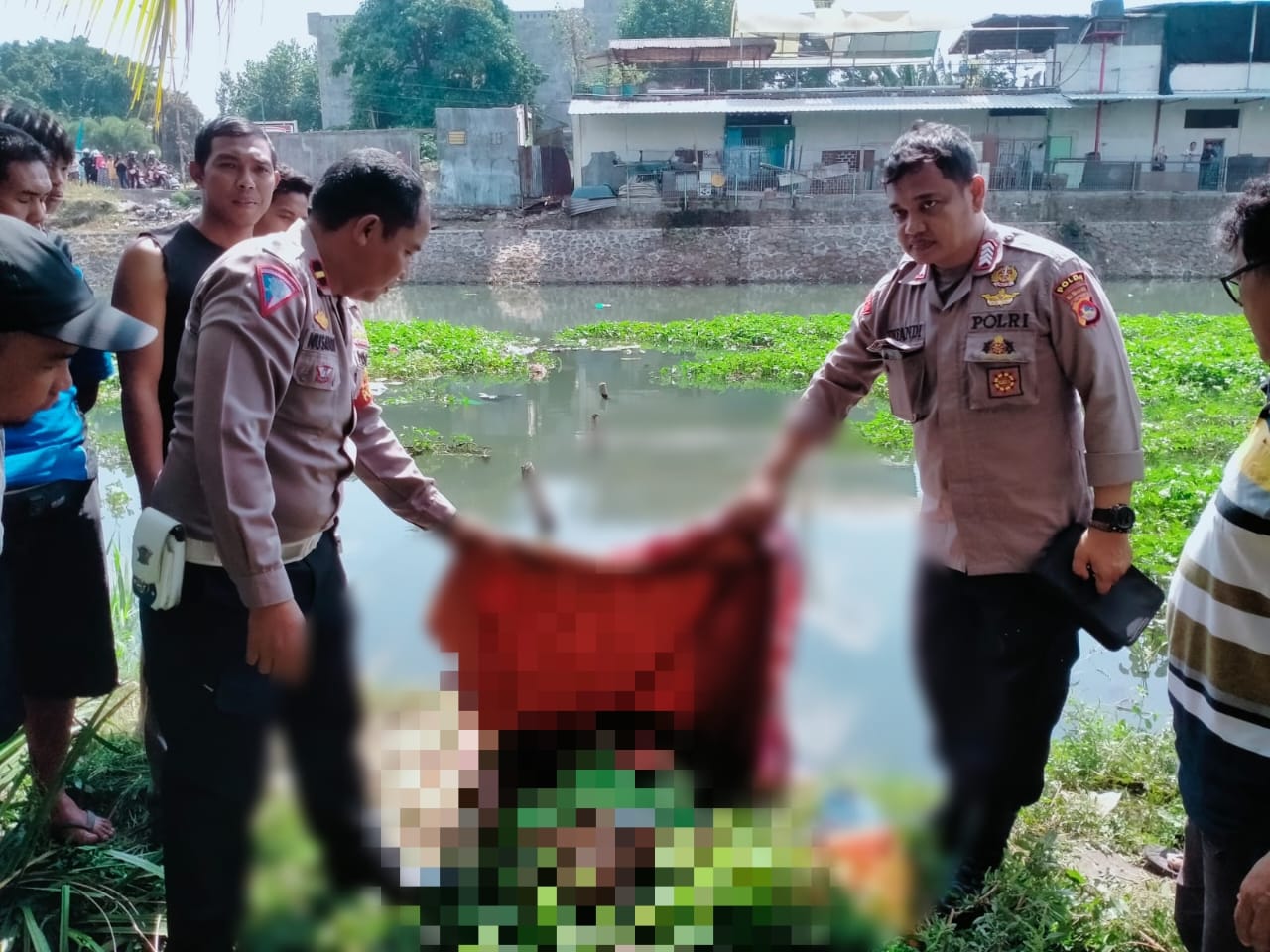 Geger! Pria Paruh Baya Ditemukan Tewas di Pinggir Kali Jangkuk Mataram