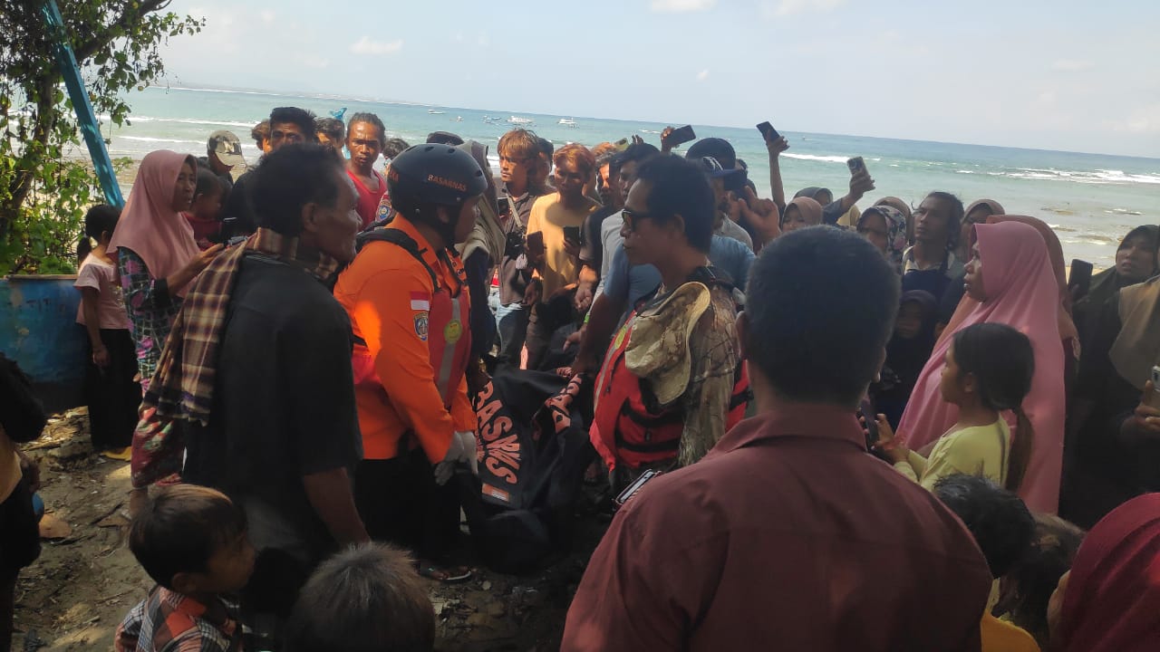 Nelayan Muda Ditemukan Meninggal Terbawa Arus Kencang Saat Mencari Ikan di Pantai Jemplung