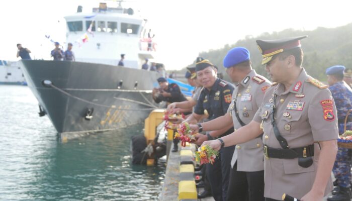 Polda NTB Tabur Bunga di Laut dan Resmikan Kapal Baru: Perkuat Keamanan Perairan NTB!