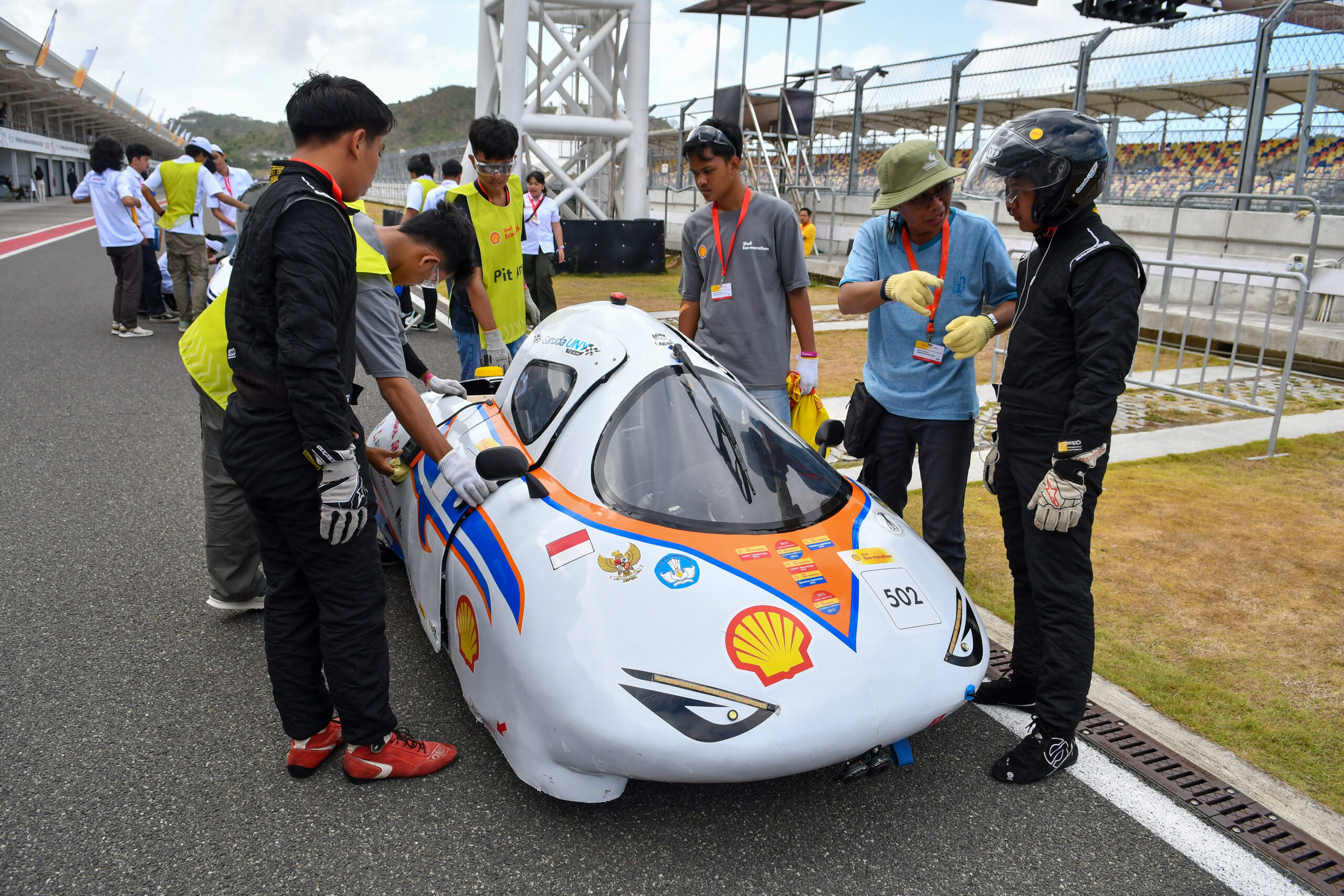 Lebih dari 60 Tim Bersaing di Shell Eco-marathon 2024: Inovasi Kendaraan Hemat Energi di Sirkuit Mandalika!