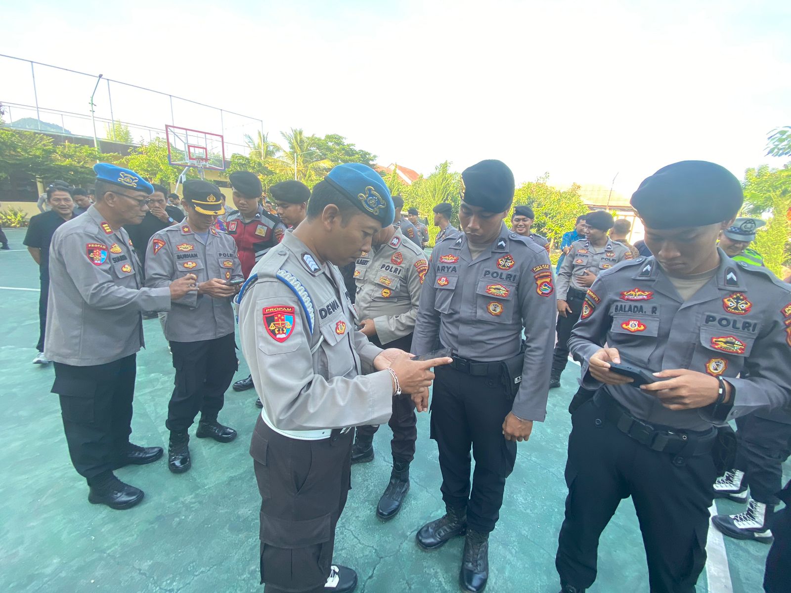 Polres Lombok Utara Gelar Razia Handphone, Pastikan Personel Bebas Judi Online