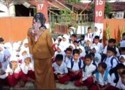 Sekolah Disegel, Ratusan Siswa SDN 1 Jangkih Jawa Belajar di Pinggir Jalan