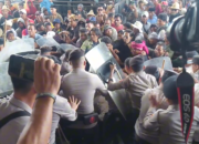 Demo Ricuh di Kantor Bupati Lombok Tengah, Warga Tuntut Penetapan Batas Sempadan Pantai 100 Meter