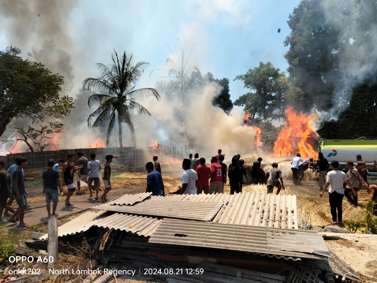 Kebakaran Hanguskan Rumah Adat Loloan, Lombok Utara