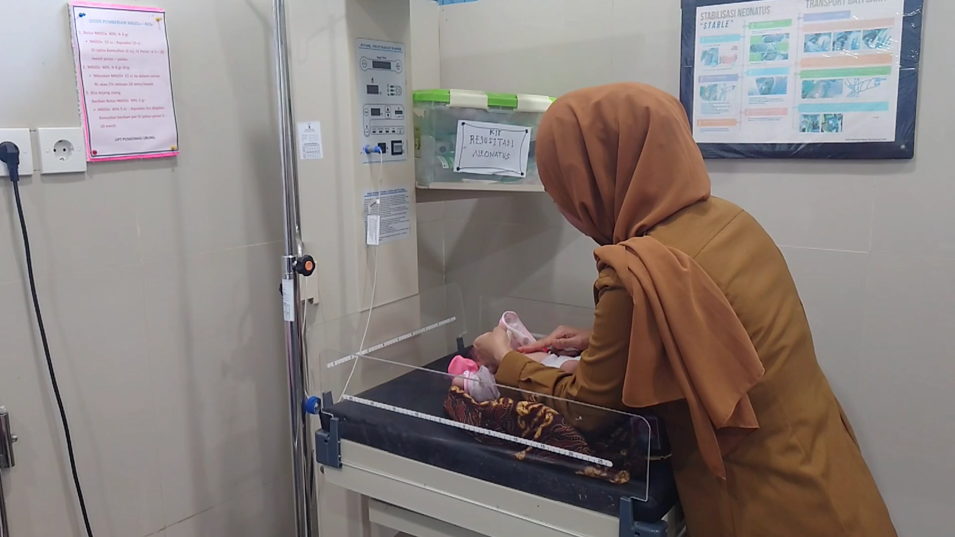 Geger Bayi Perempuan Dibuang Orang Tuanya di Pos Ronda