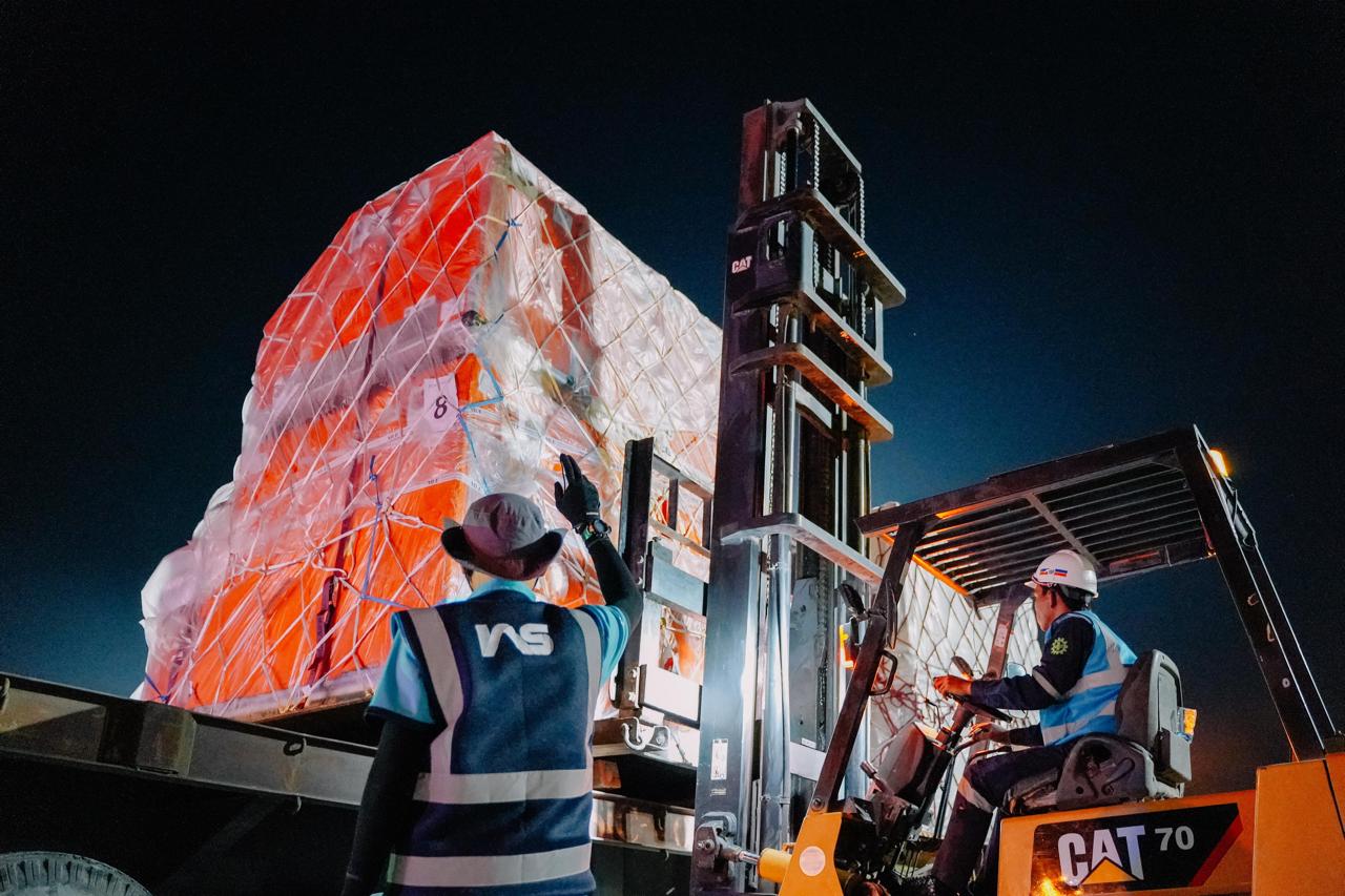 Persiapan MotoGP Mandalika 2024: Kargo Logistik Tiba di Bandara Internasional Lombok