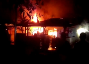 Kebakaran Hanguskan 9 Rumah Dinas Polisi di Bima Kota