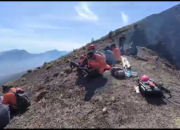 Tim SAR Terus Mencari Pendaki Hilang di Jurang Gunung Rinjani