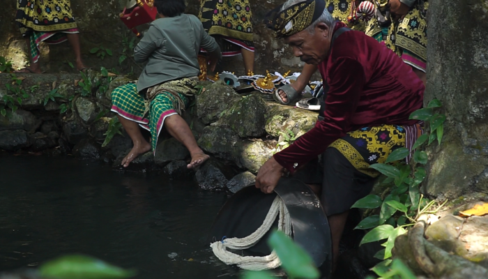 Ritual Daus Gong: Menyelami Warisan Budaya Sasak di Desa Wisata Bonjeruk