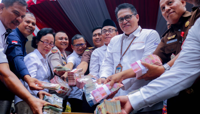 BI NTB dan Polda Bersama Musnahkan Uang Palsu Hasil Temuan 18 Tahun