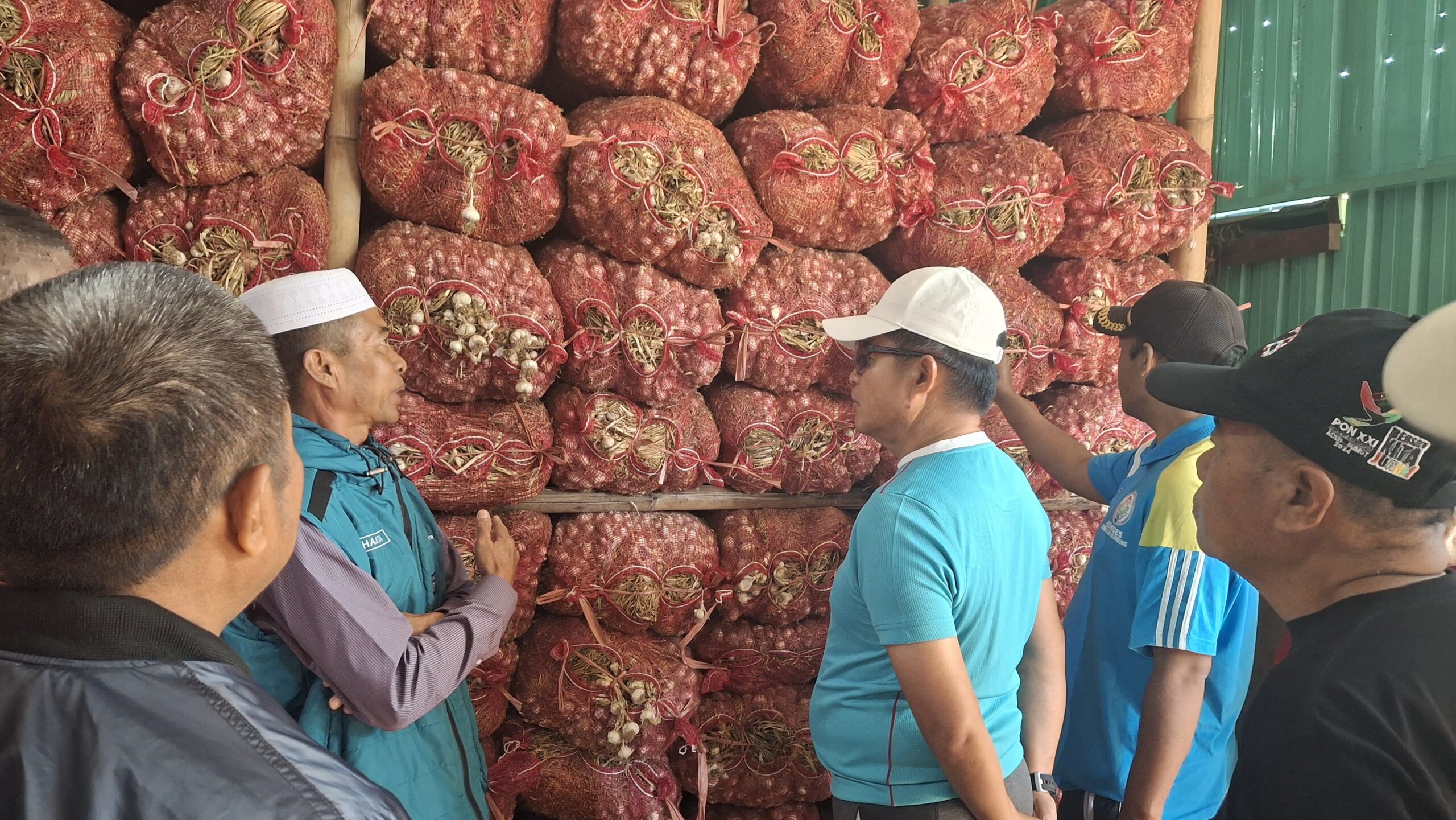 Pj Gubernur Dorong Pemberdayaan Petani Bawang Putih Sembalun