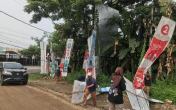 Polres dan KPU Lombok Utara Bersihkan APK di Masa Tenang Pilkada