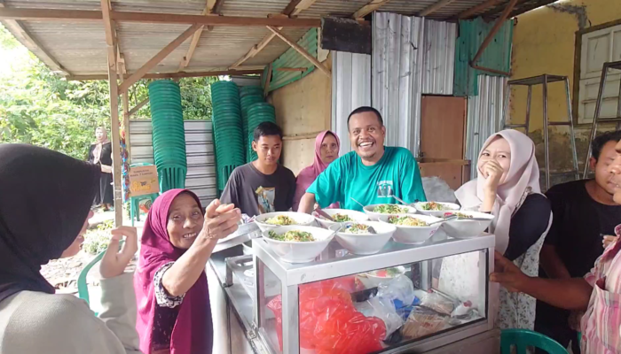 TPS Jadi Meriah: Bakso Gratis Bawa Warga ke Kotak Suara