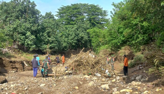Banjir di Poto Tano, Sumbawa Barat: Seorang Warga Hilang Terseret Arus