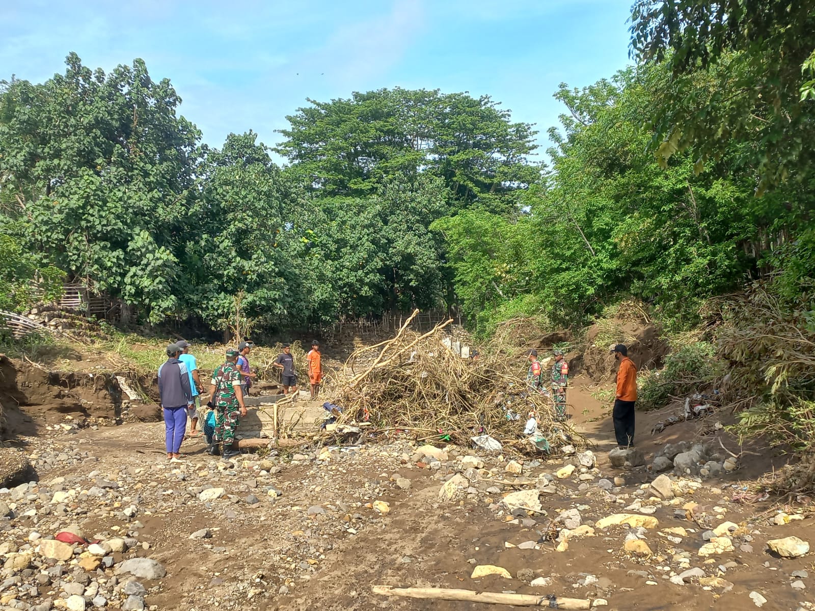 Banjir di Poto Tano, Sumbawa Barat: Seorang Warga Hilang Terseret Arus