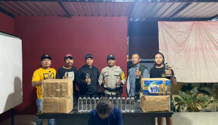 Jelang Tahun Baru, Polsek Rasbar Sita 120 Botol Arak Bali