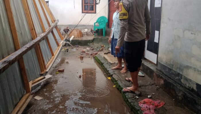 Angin Puting Beliung Terjang Rumah Lansia di Bejelo