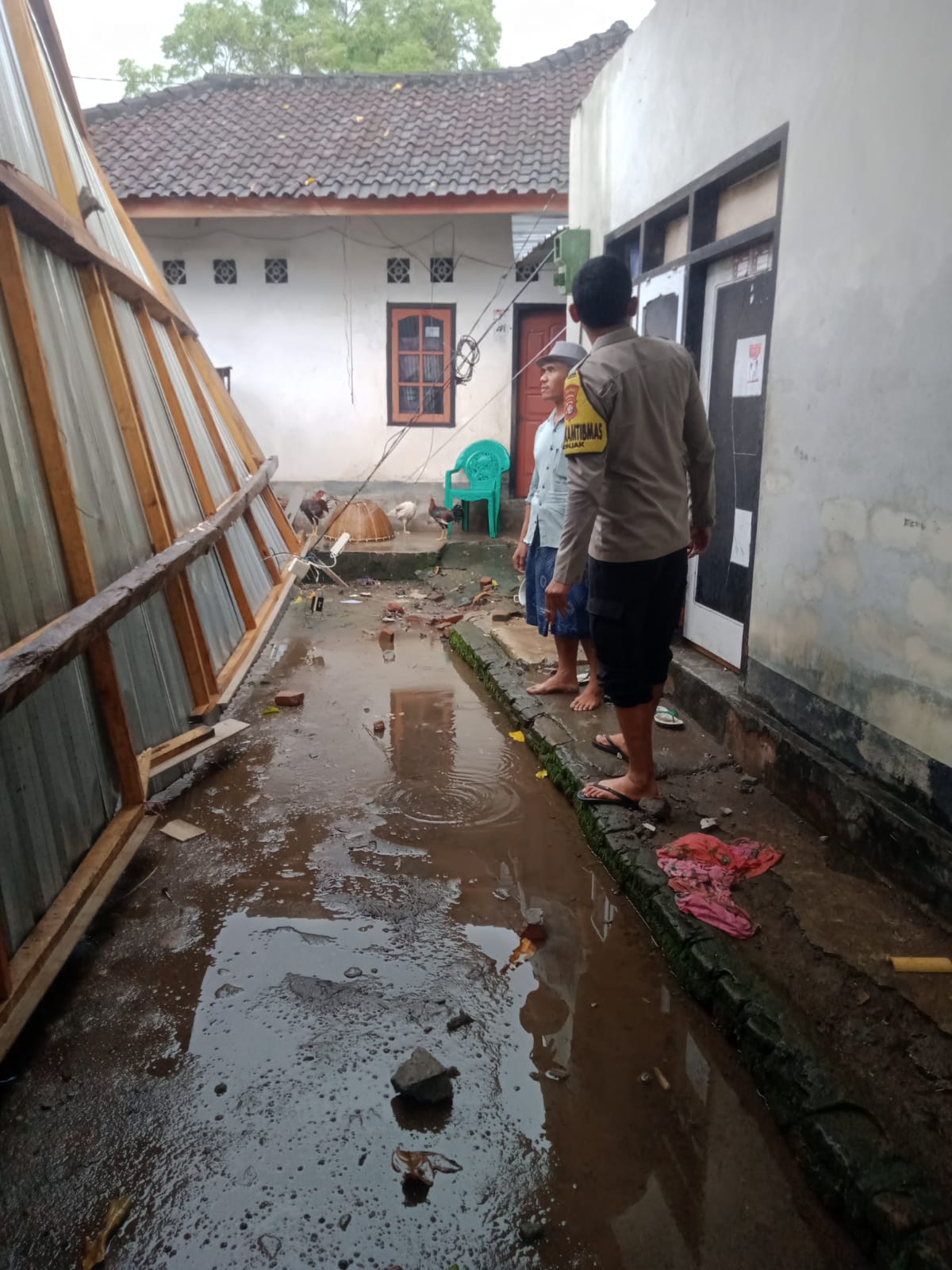 Angin Puting Beliung Terjang Rumah Lansia di Bejelo