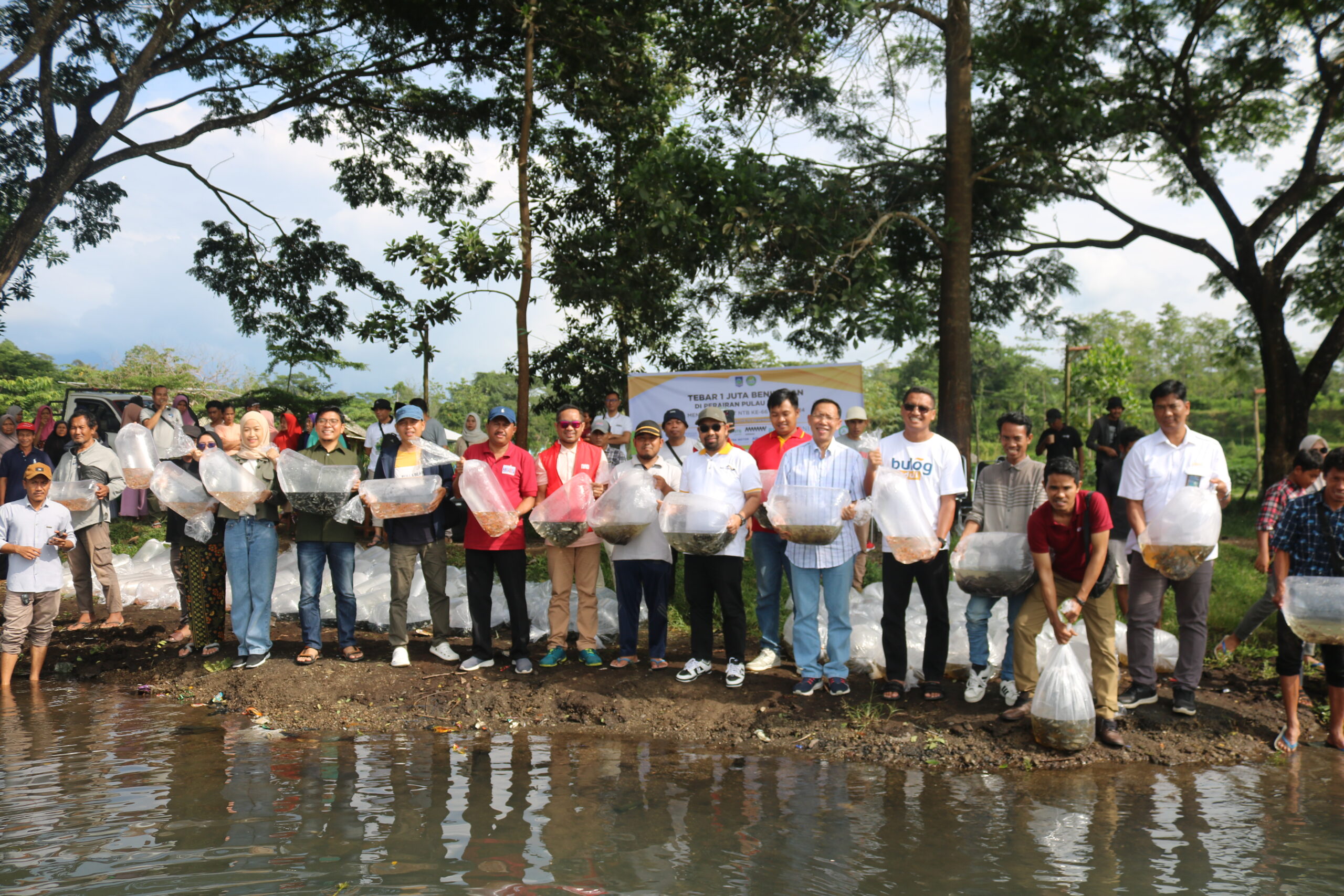 FWE NTB Sukses Tebar 1 Juta Benih Ikan di Pulau Lombok