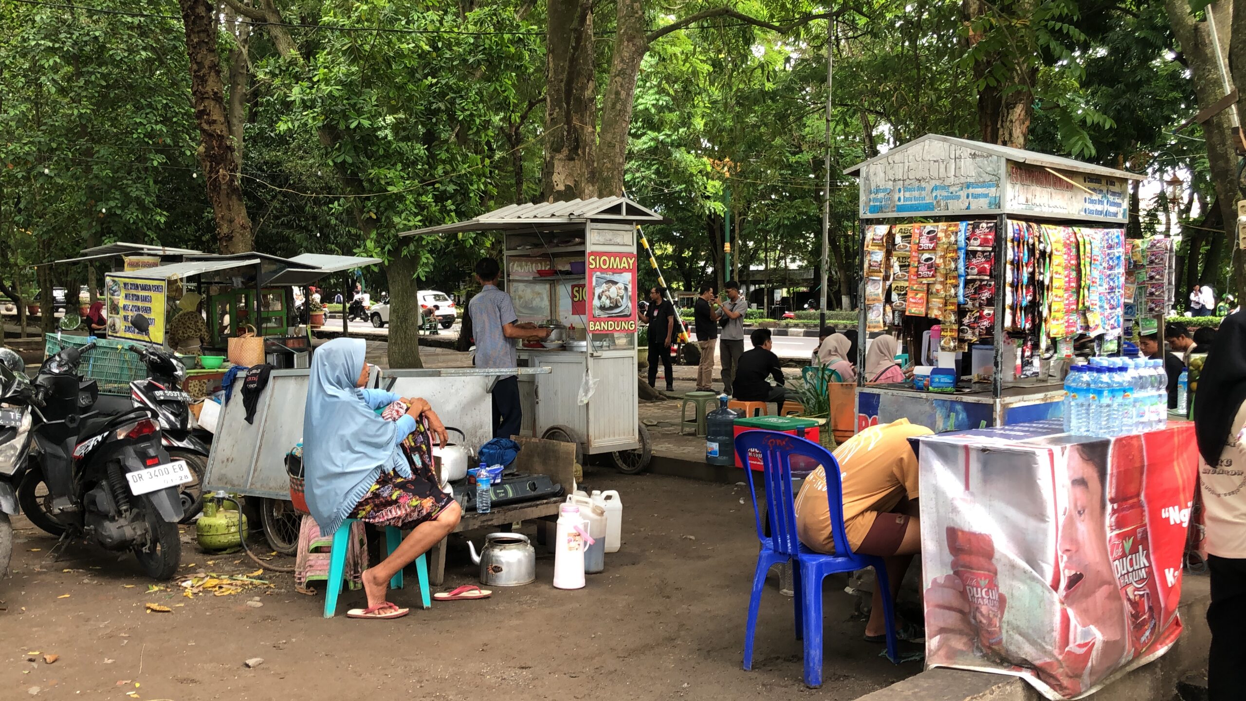 Pengakuan Para Pedagang di Taman Udayana Tentang Sosok Agus