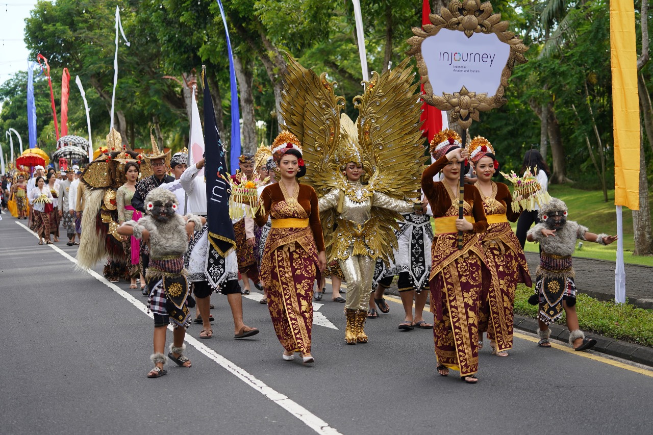 Parade Budaya Memukau di Perayaan HUT ke-3 InJourney