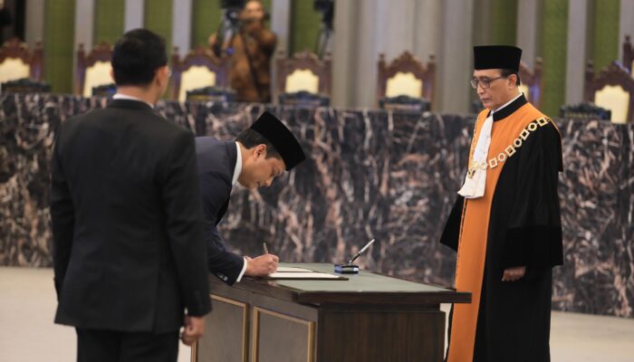 Thomas A.M. Djiwandono Resmi Dilantik sebagai Anggota Dewan Komisioner OJK Ex-officio Kemenkeu