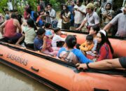 Banjir Terjang Desa Karang Bongkot, Tim SAR Evakuasi Puluhan Warga