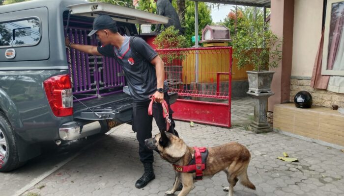 Polda NTB Kerahkan K9 Bantu Pencarian Korban Banjir di Bima